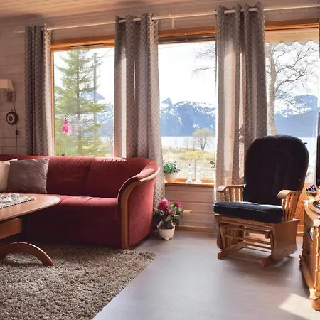 3 Bedroom Beach Front Home In Hol I Tjeldsund Tatil Evi
