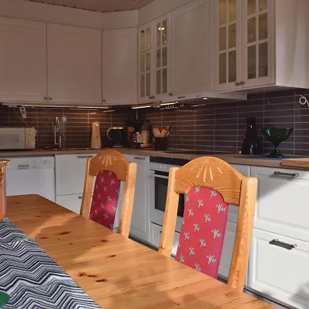 Three-bedroom In Hol I Tjeldsund
