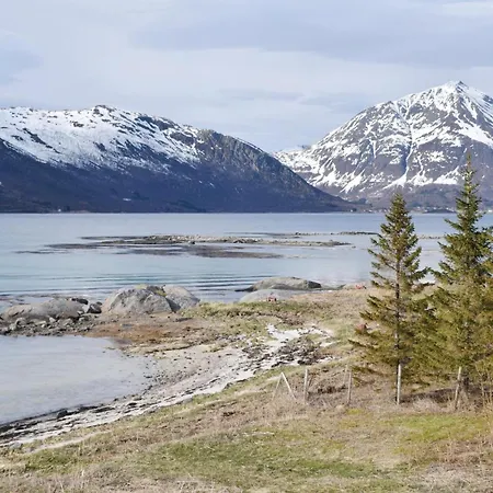 Three-bedroom In Hol I Tjeldsund *